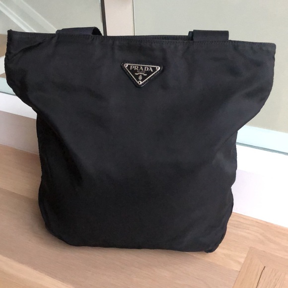 SOLD Authentic nylon Prada shoulder bag - Picture 3 of 10